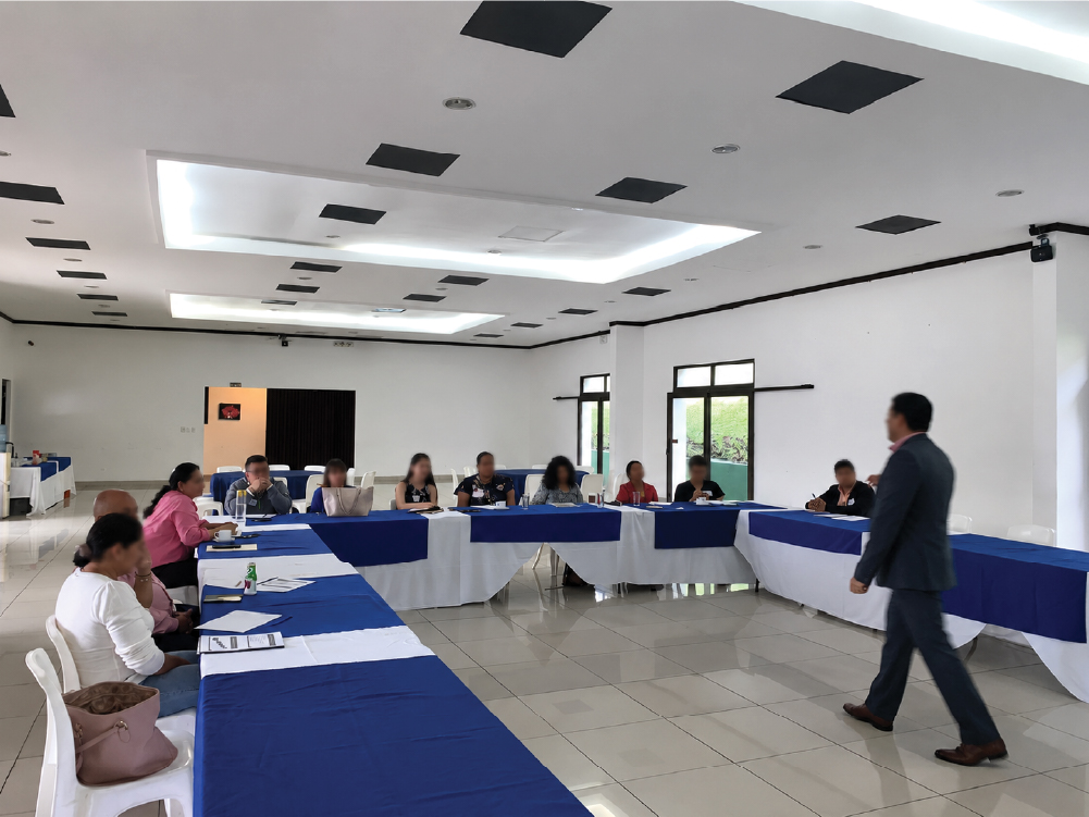 Equipo en sesión de capacitación